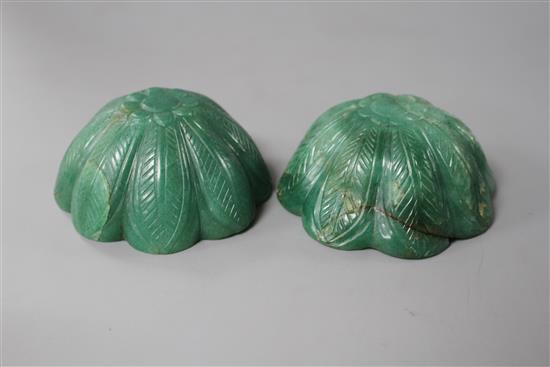 A pair of Mughal style green aventurine quartz petal lobed bowls, both with natural inclusions to the stone, diameter 7.2cm